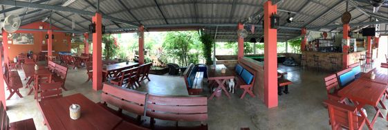 ระเบียงร้านอาหารและเมนูที่ชื่นใจ รีสอร์ท