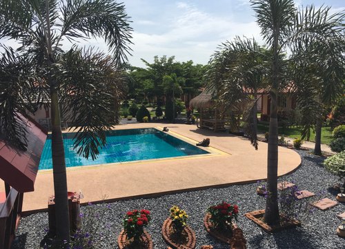 สระว่ายน้ำที่ชื่นใจ รีสอร์ท